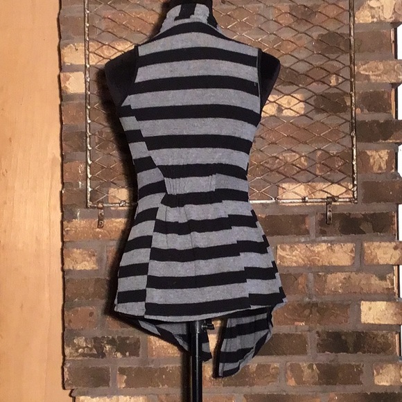 Pretty Good sleeveless vest gray black horizontal stripes S - Picture 2 of 4